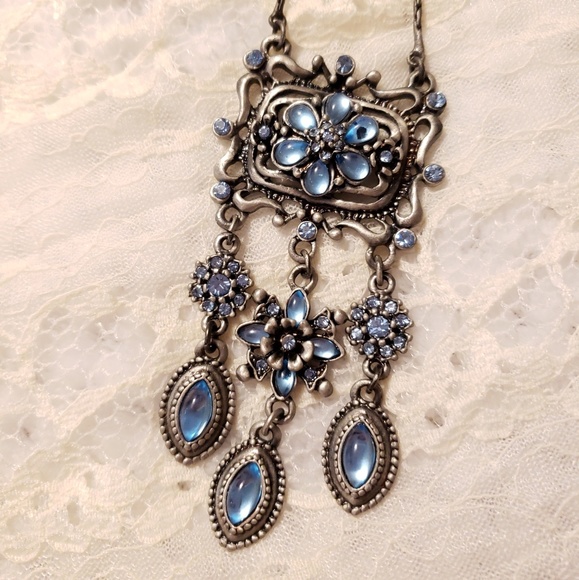 Beautiful Vintage Style Blue Floral Necklace - Picture 2 of 5